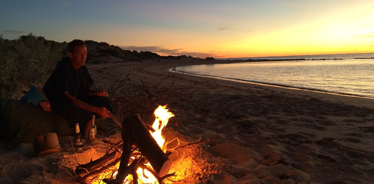 Dive Ningaloo - Dave tending to campfire